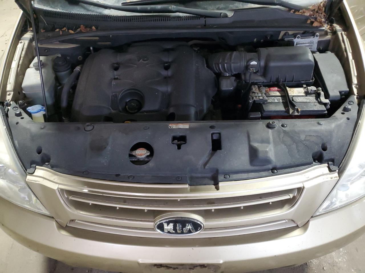2010 Kia Sedona - Image 12