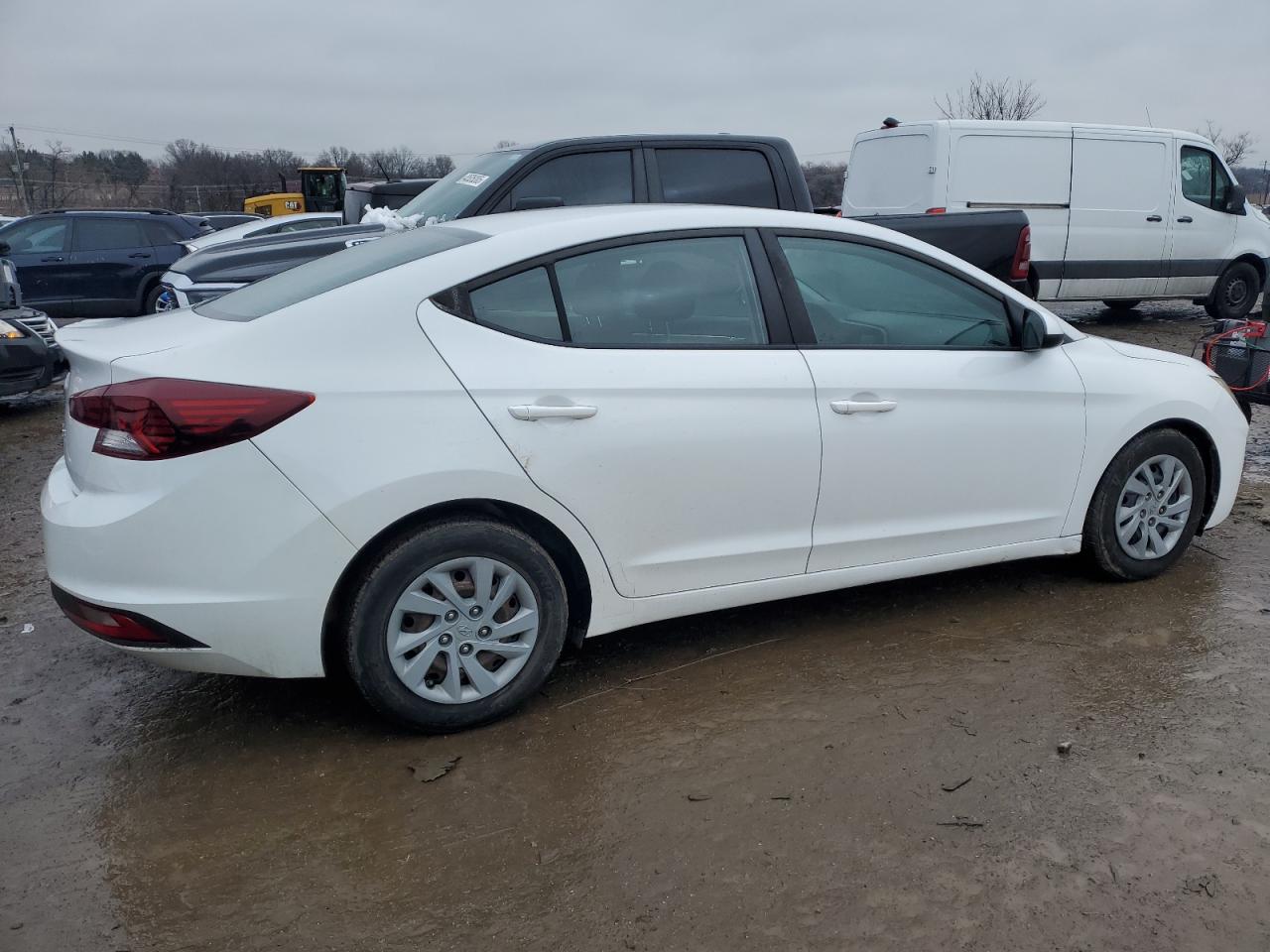 2019 Hyundai Elantra - Image 3