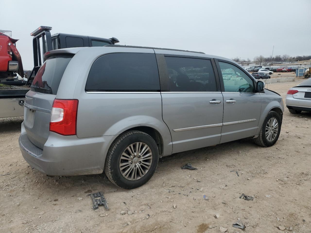 2013 Chrysler Town & Country - Image 3