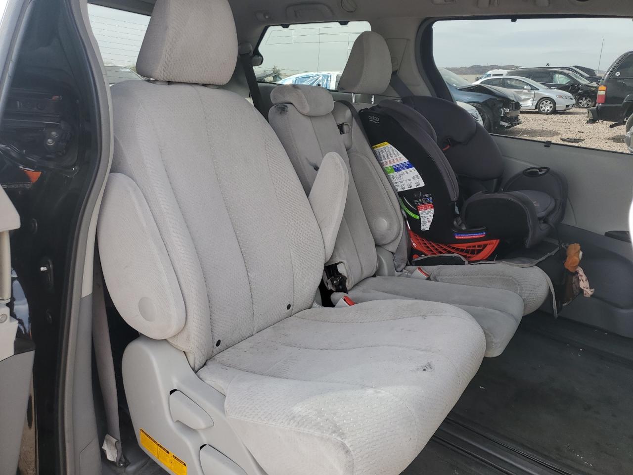2011 Toyota Sienna - Image 11