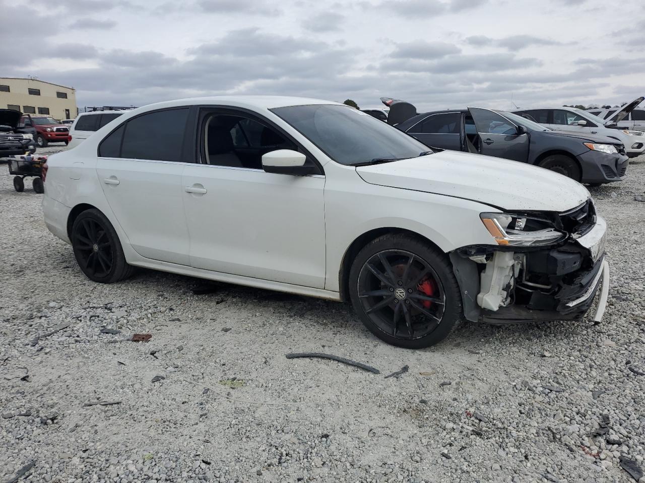 2017 Volkswagen Jetta - Image 4