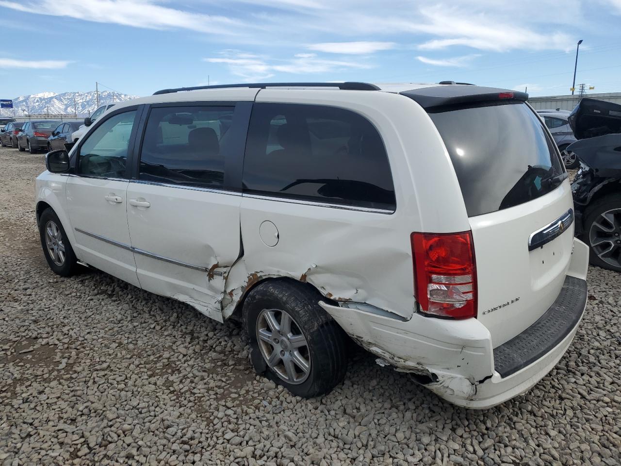 2010 Chrysler Town & Country - Image 2