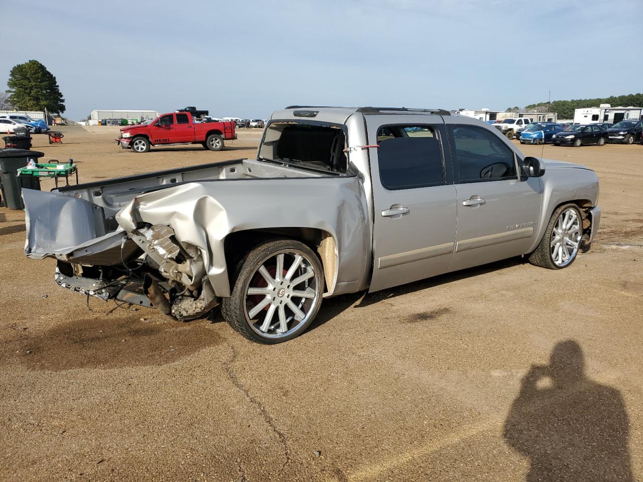 2007 Chevrolet Silverado - Image 3