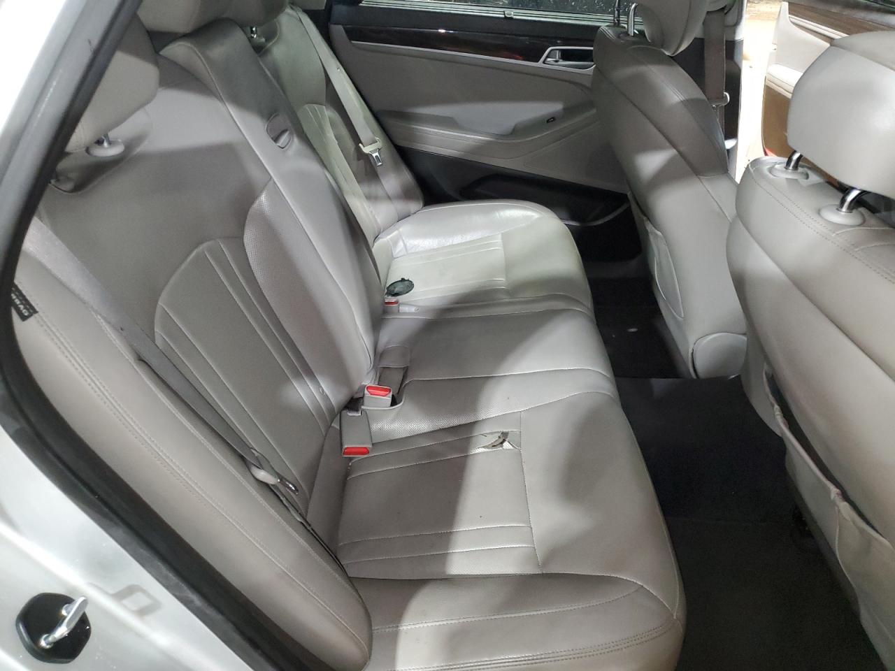 2016 Hyundai Genesis - Image 10