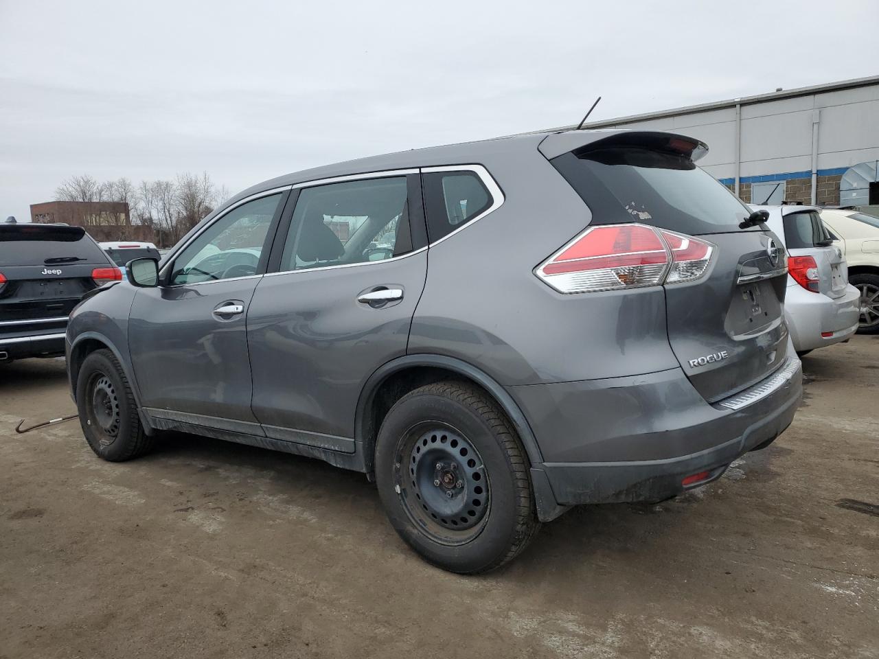 2015 Nissan Rogue - Image 2