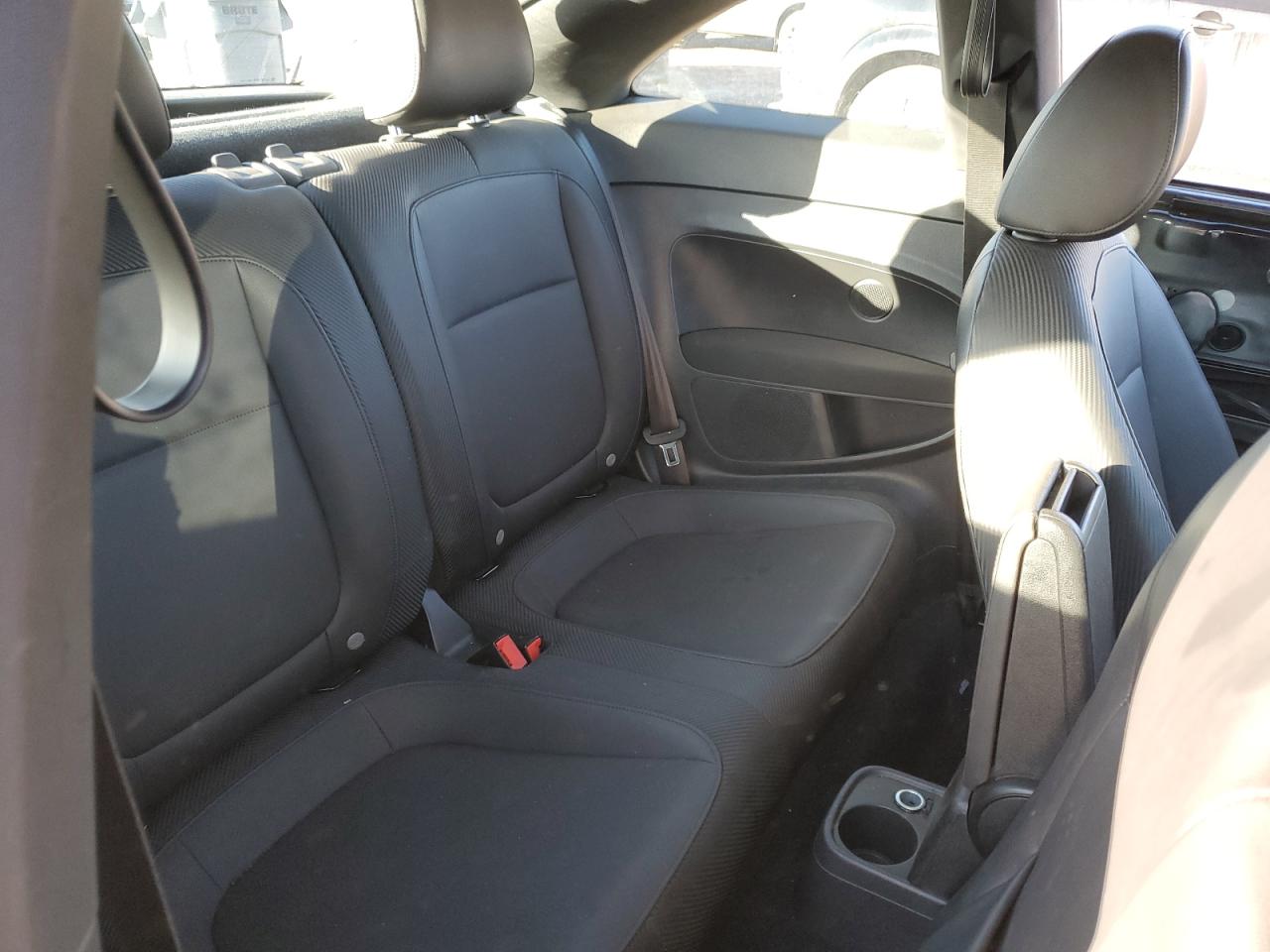 2016 Volkswagen Beetle - Image 10
