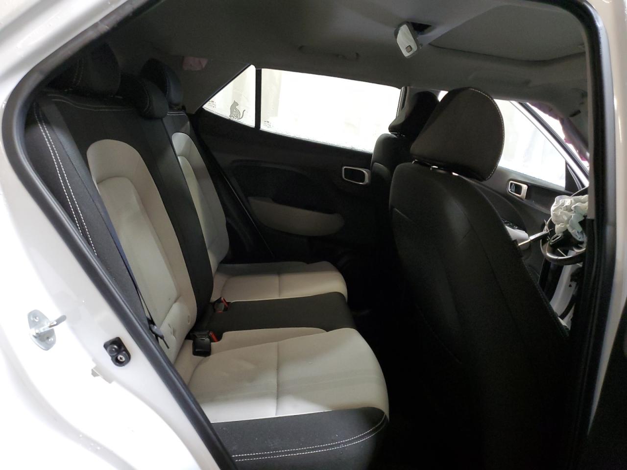 2023 Hyundai Venue - Image 11