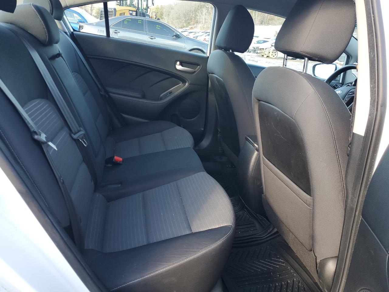 2017 Kia Forte - Image 10