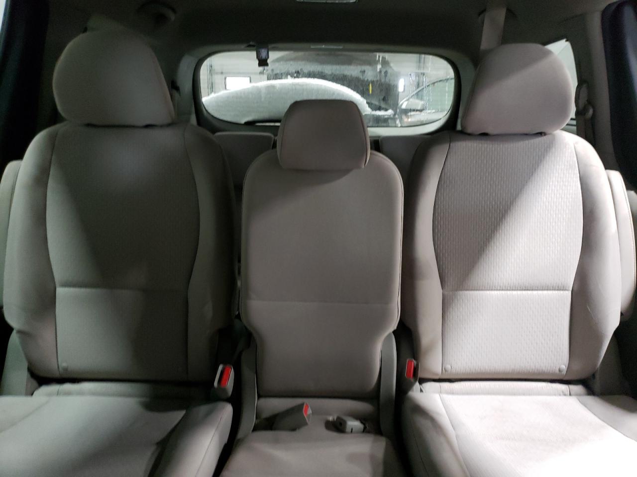 2016 Kia Sedona - Image 10