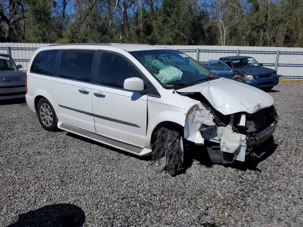 2015 Chrysler Town & Country - Image 4