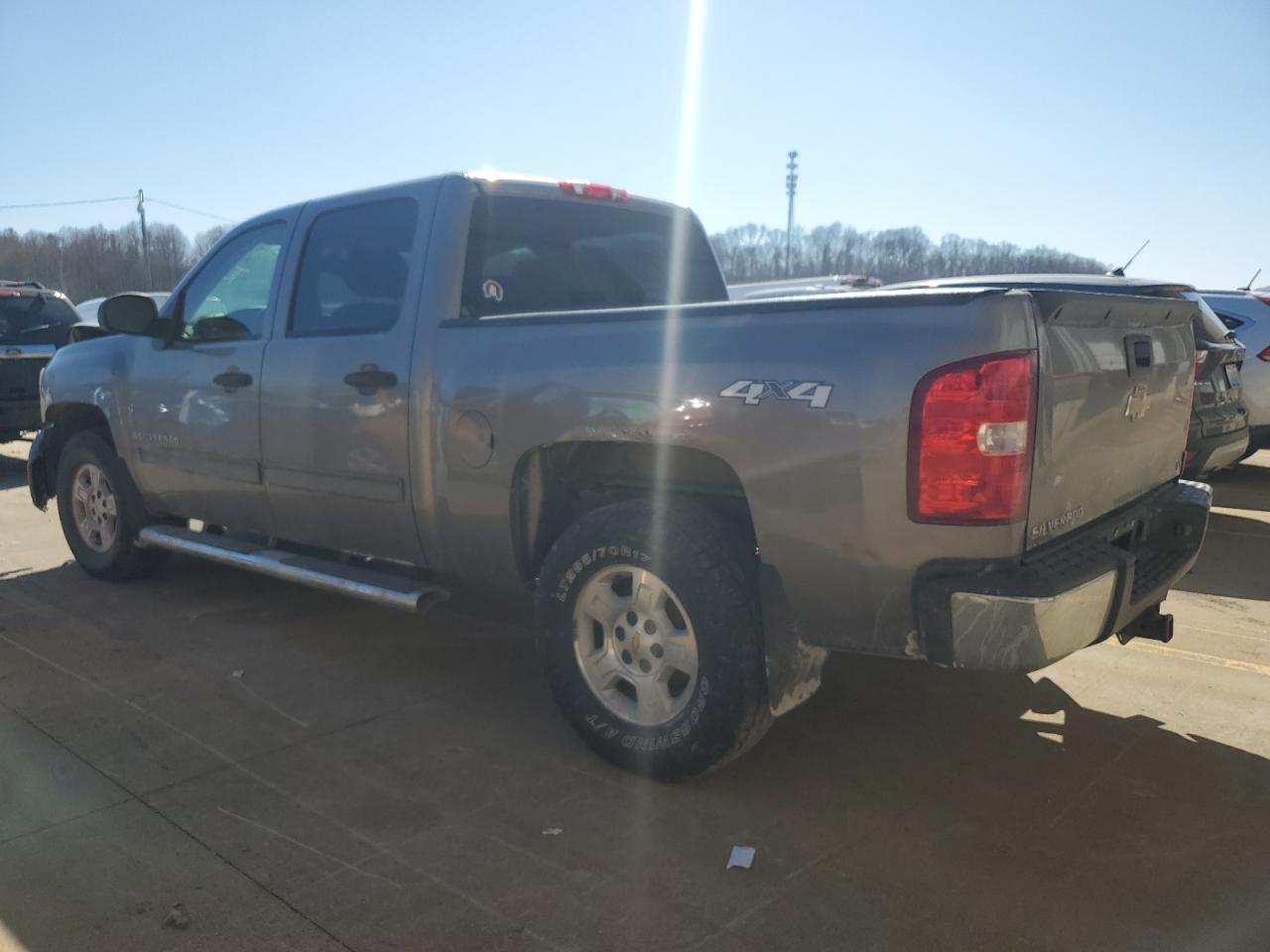 2009 Chevrolet Silverado - Image 2