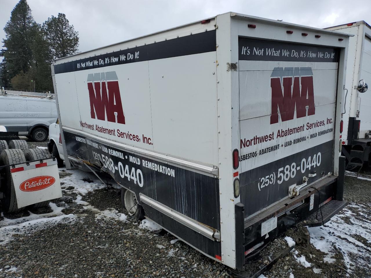 2011 GMC Savana - Image 2