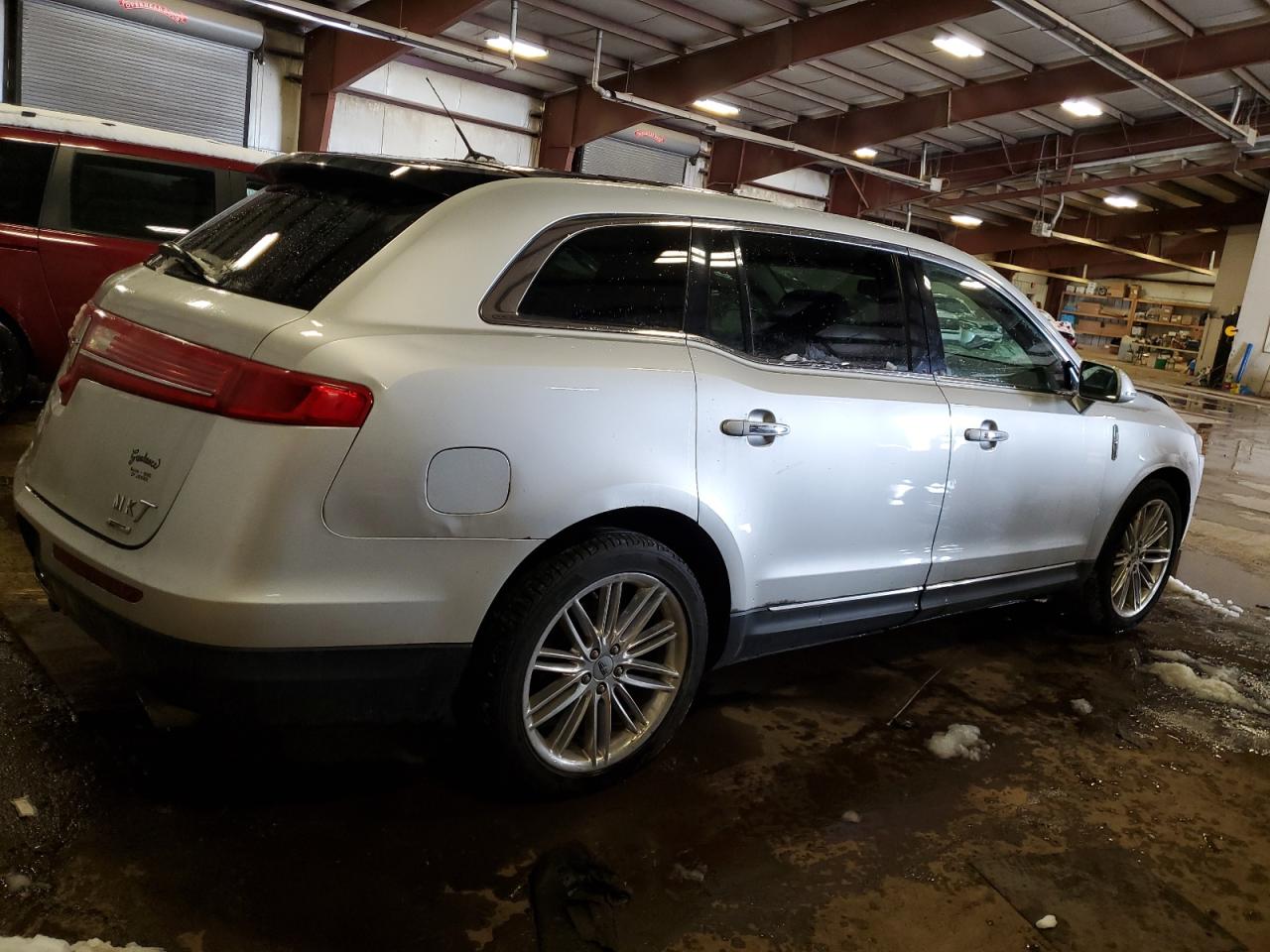 2013 Lincoln MKT - Image 3