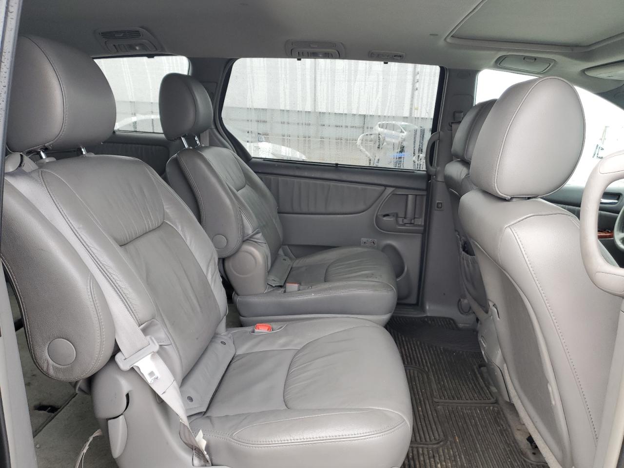 2009 Toyota Sienna - Image 11