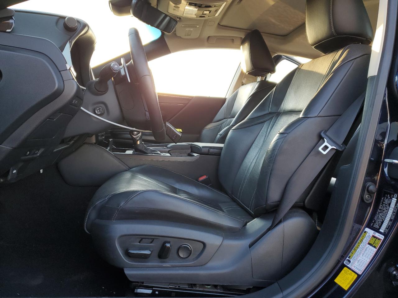 2019 Lexus ES - Image 7
