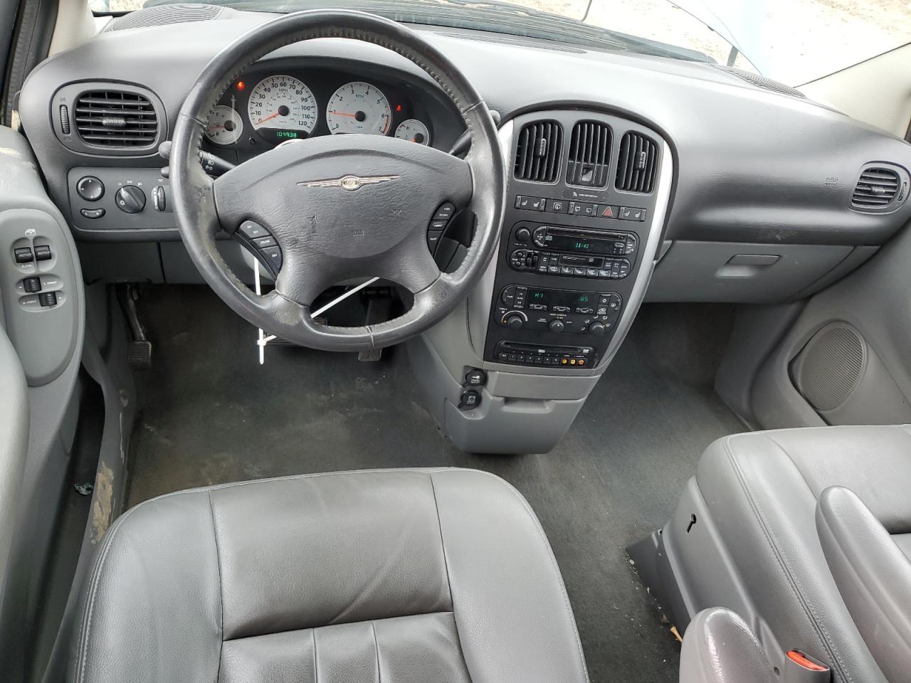 2007 Chrysler Town & Country - Image 8