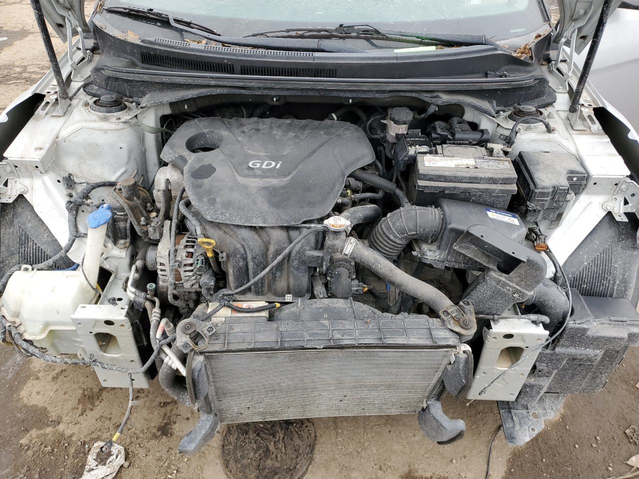 2016 Hyundai Veloster - Image 11