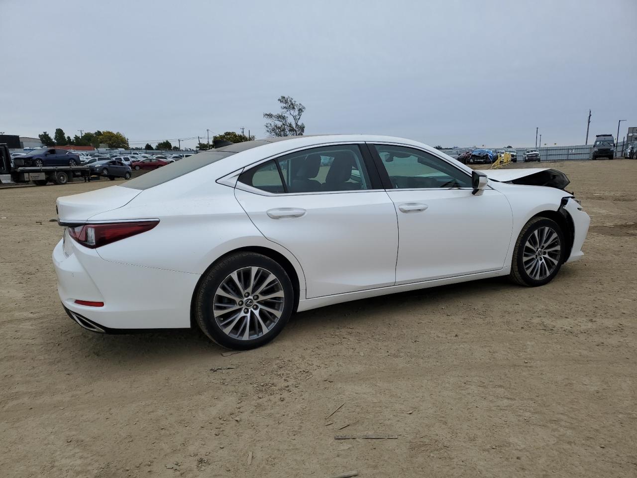 2019 Lexus ES - Image 3