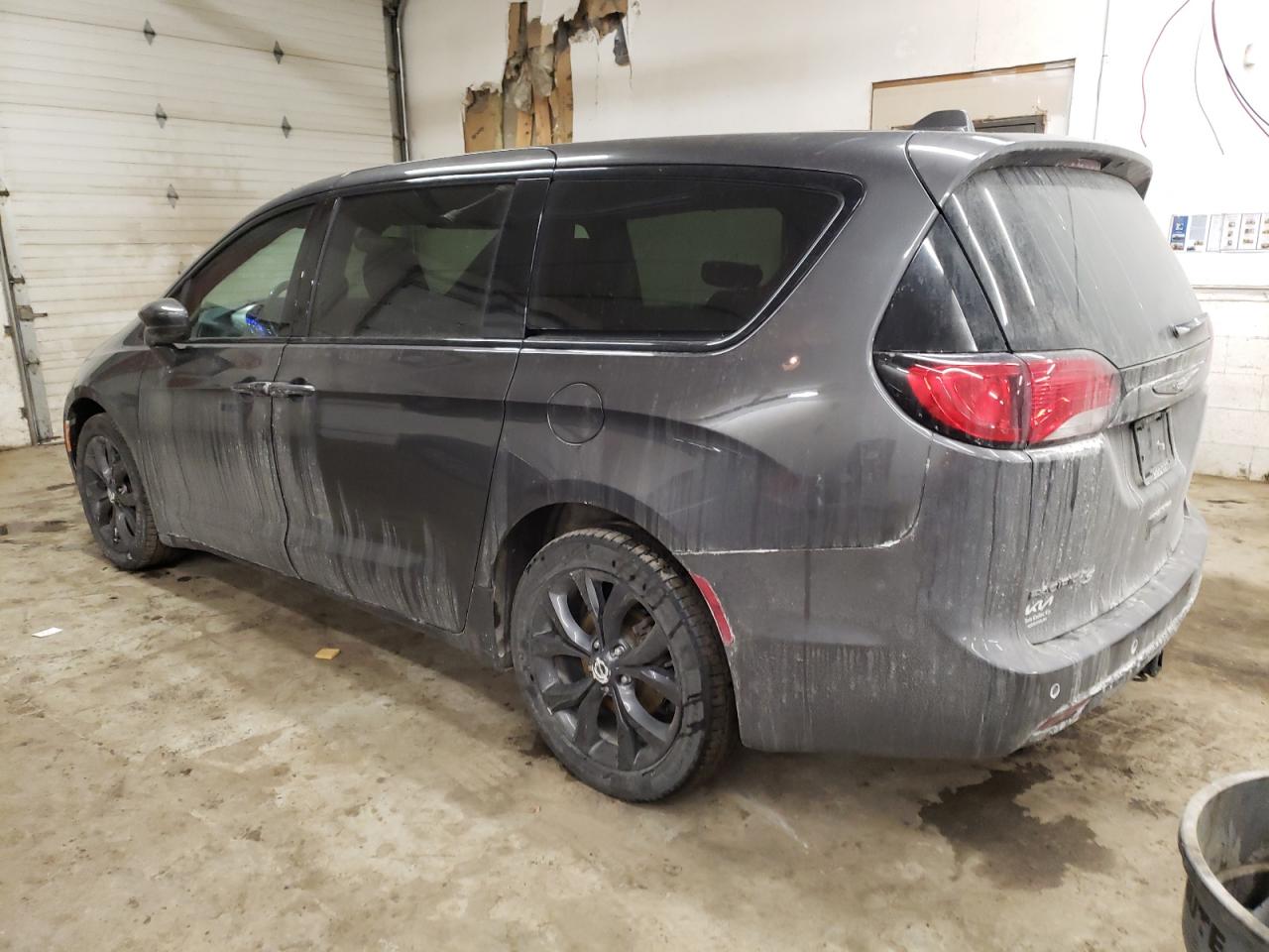 2019 Chrysler Pacifica - Image 2