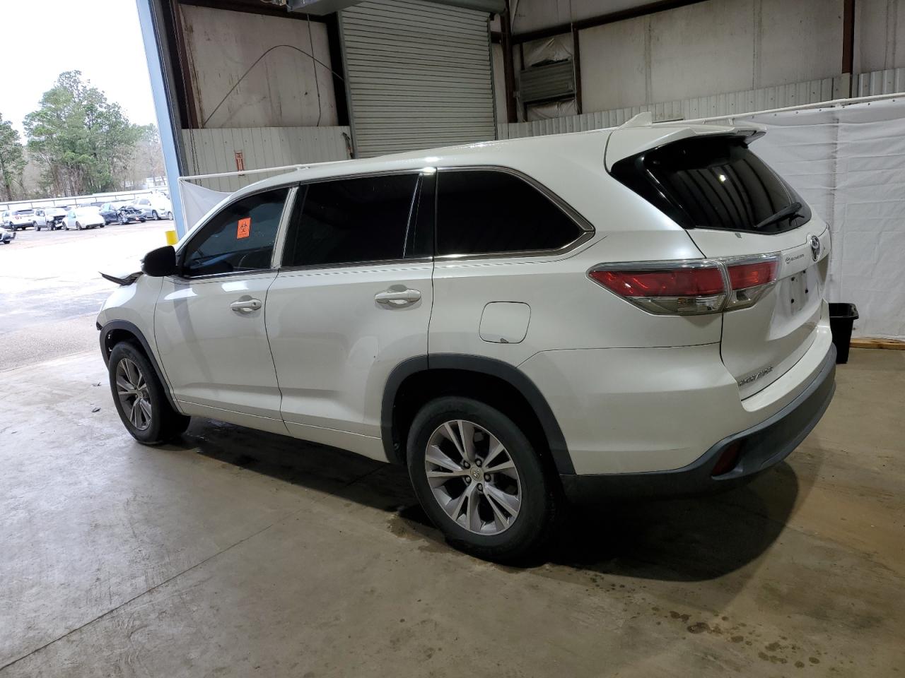 2015 Toyota Highlander - Image 2