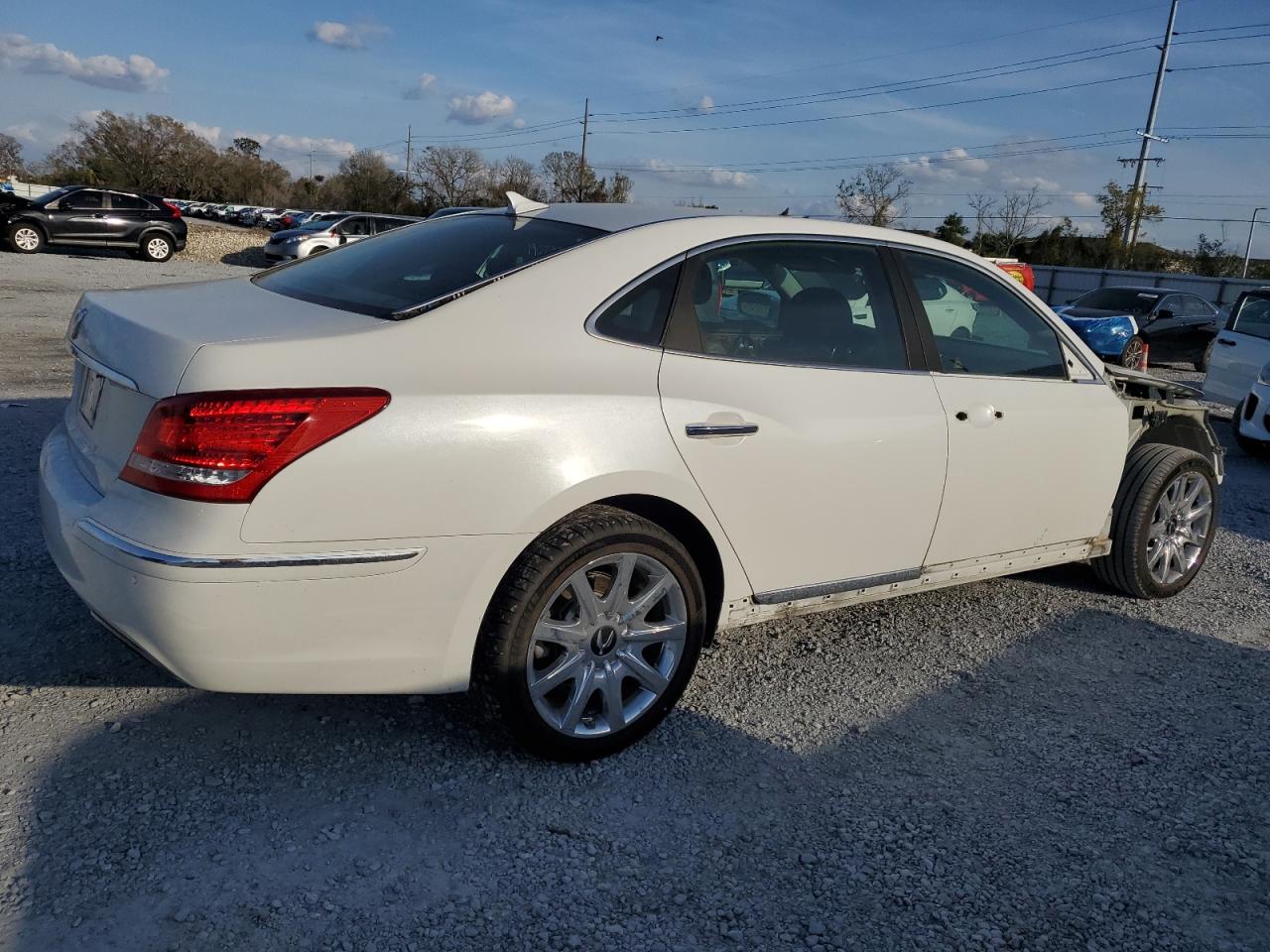 2013 Hyundai Equus - Image 3