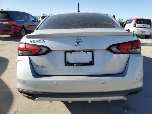  NISSAN VERSA 2020 Серебристый