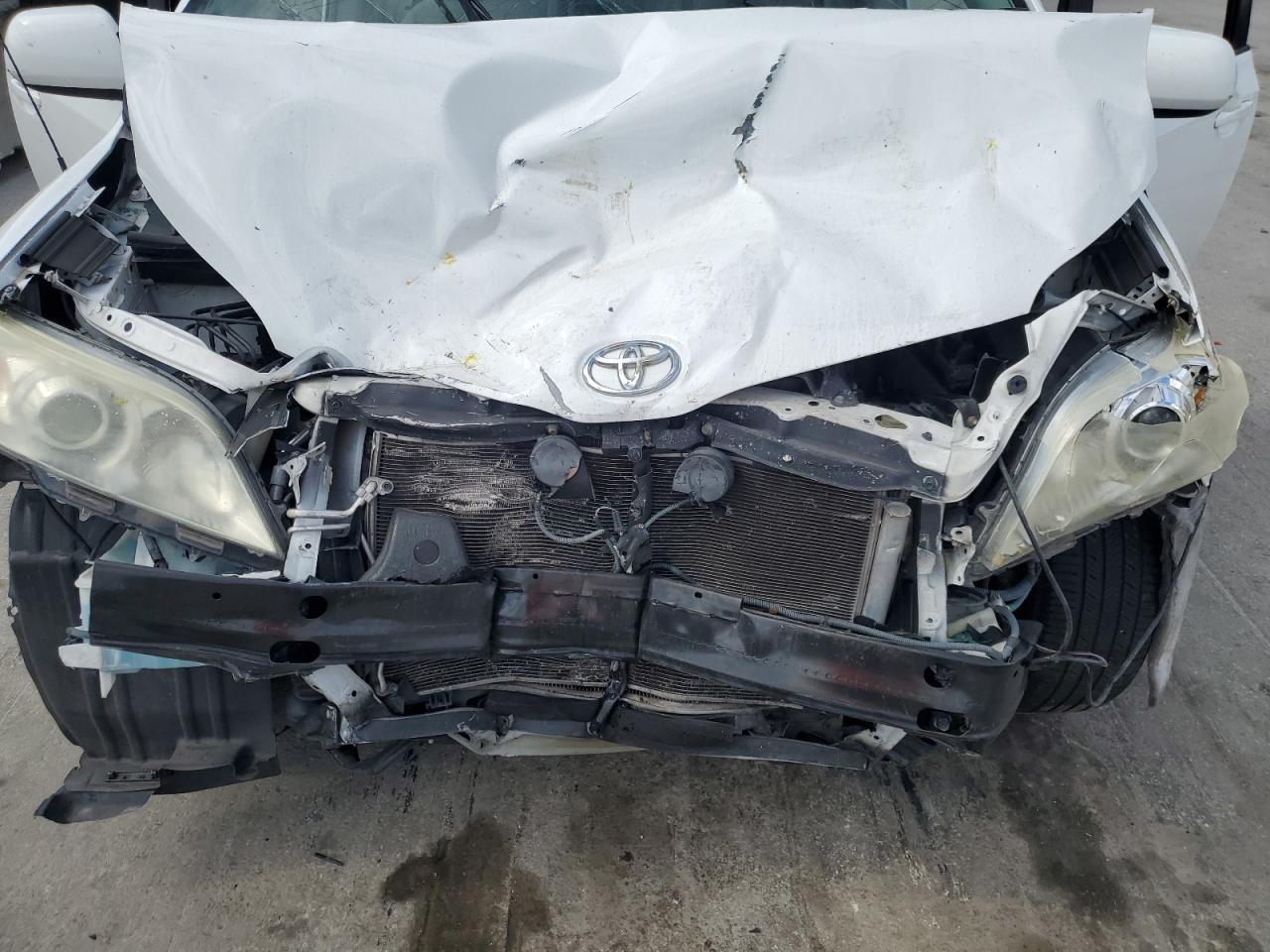 2012 Toyota Sienna - Image 12