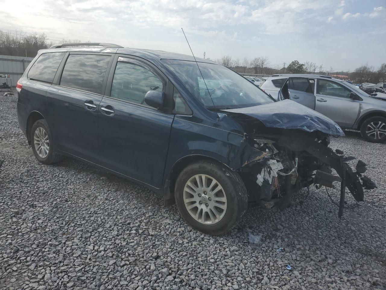 2012 Toyota Sienna - Image 4