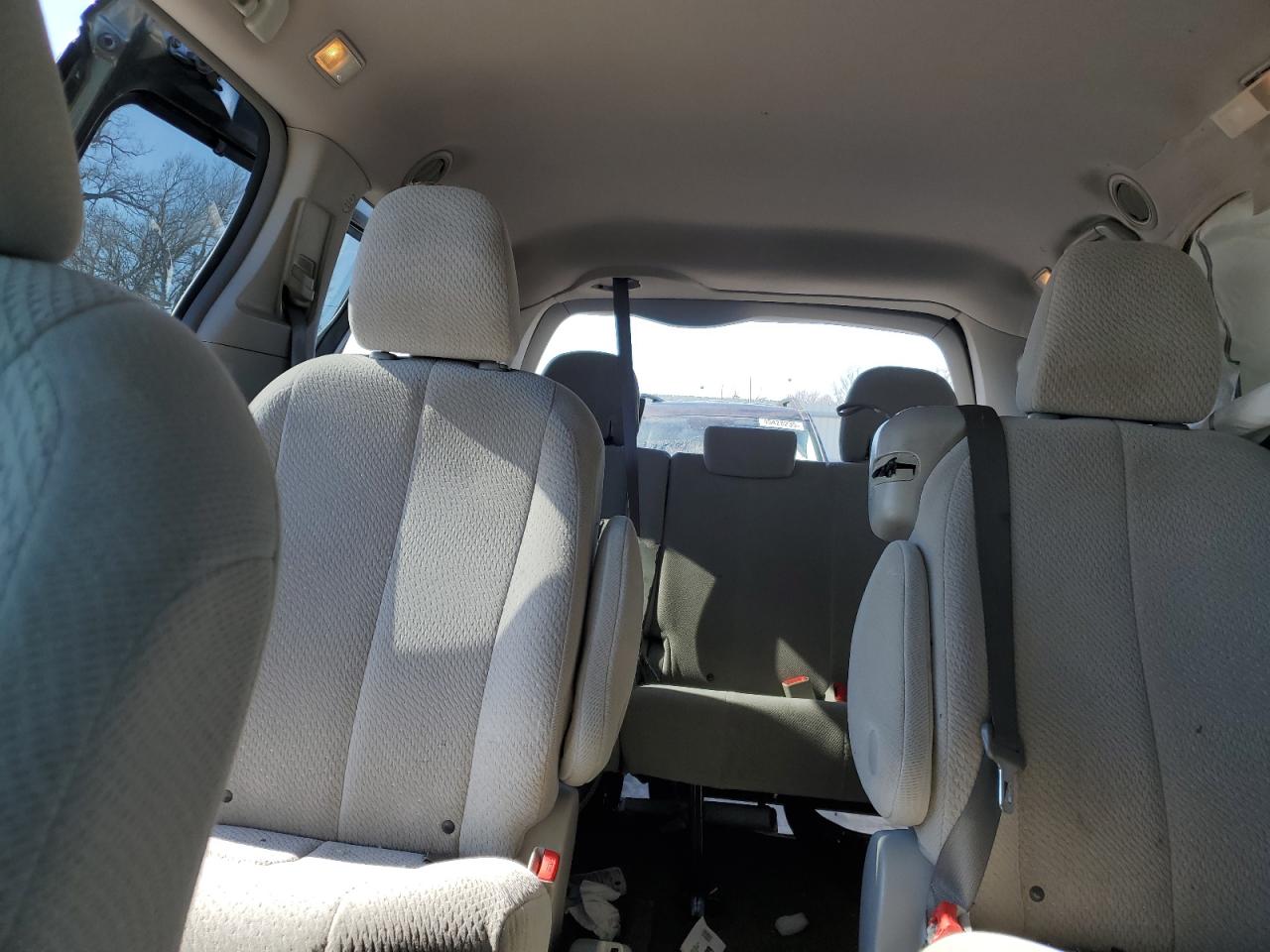 2013 Toyota Sienna - Image 10