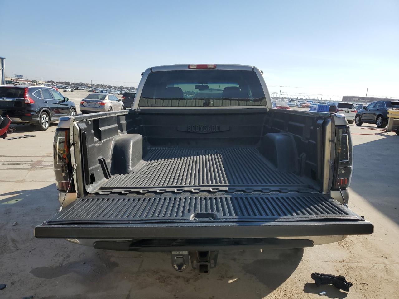 2002 GMC Sierra - Image 6