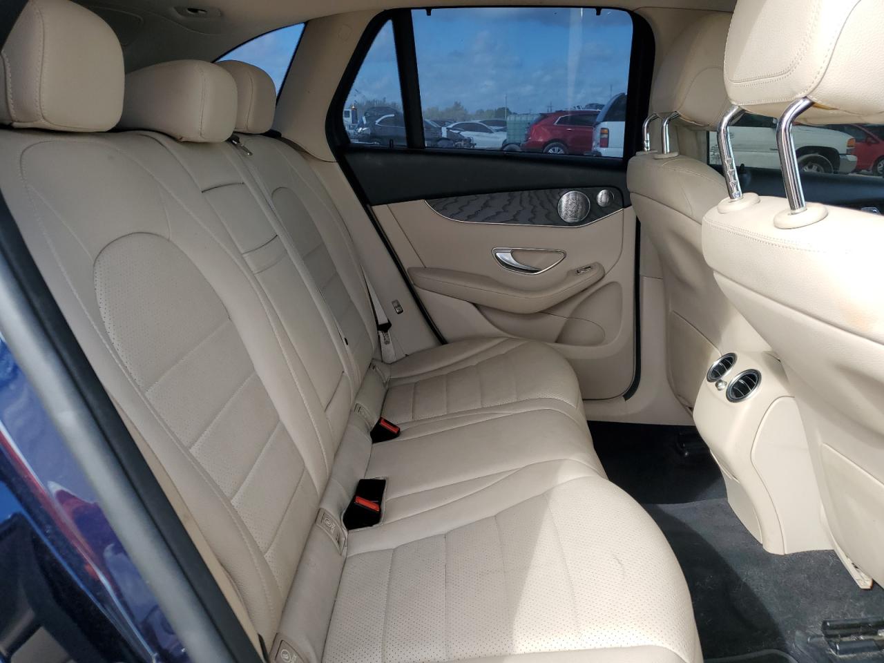 2018 Mercedes-Benz GLC - Image 12