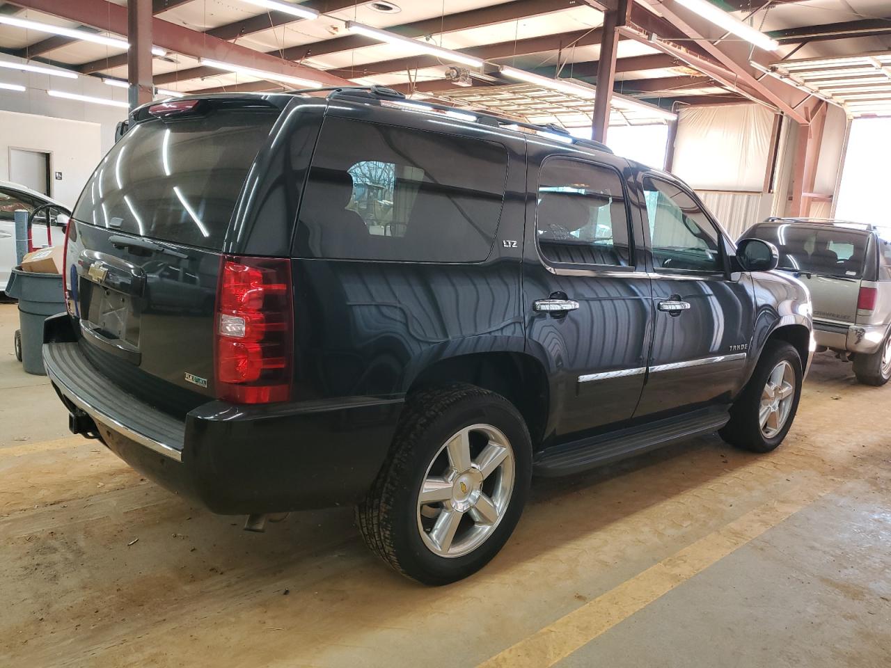 2011 Chevrolet Tahoe - Image 3