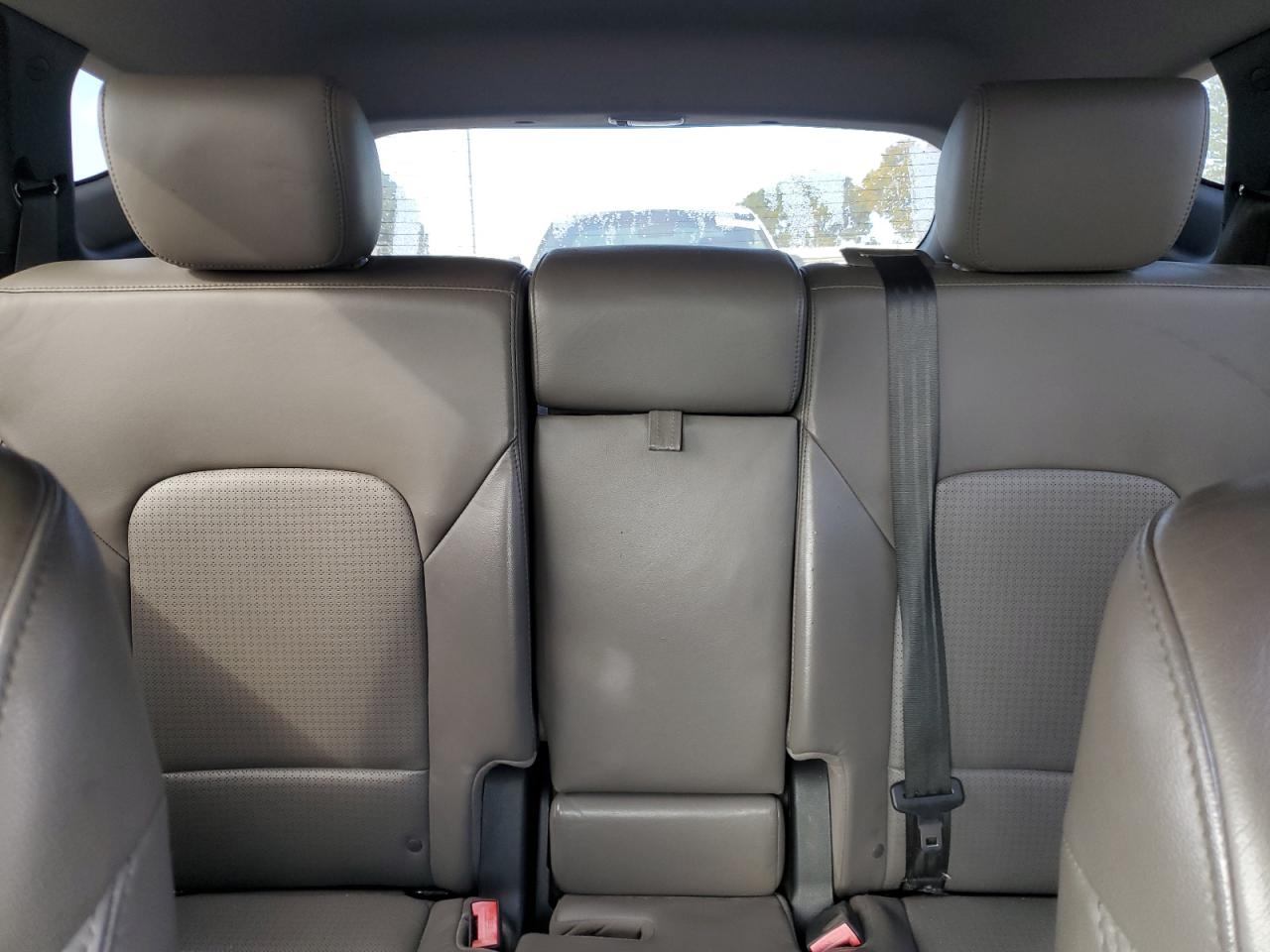 2013 Hyundai Santa Fe - Image 10