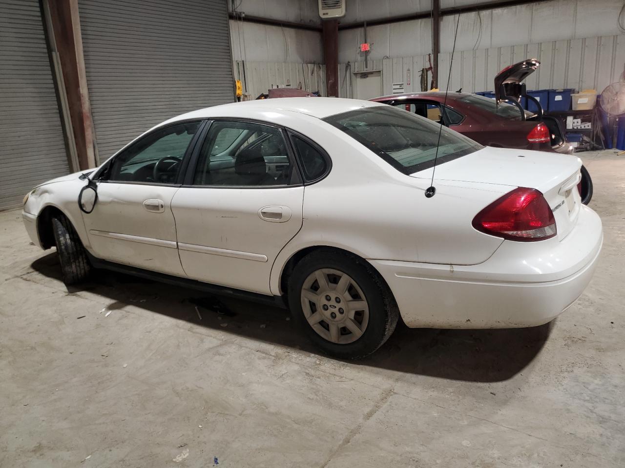 2007 Ford Taurus - Image 2