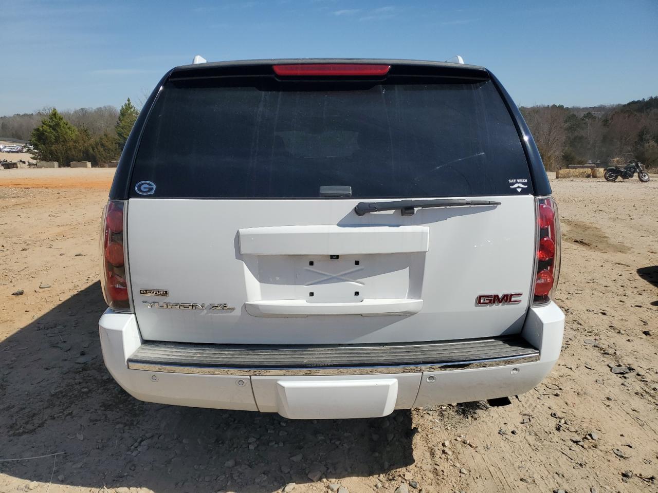 2011 GMC Yukon - Image 6