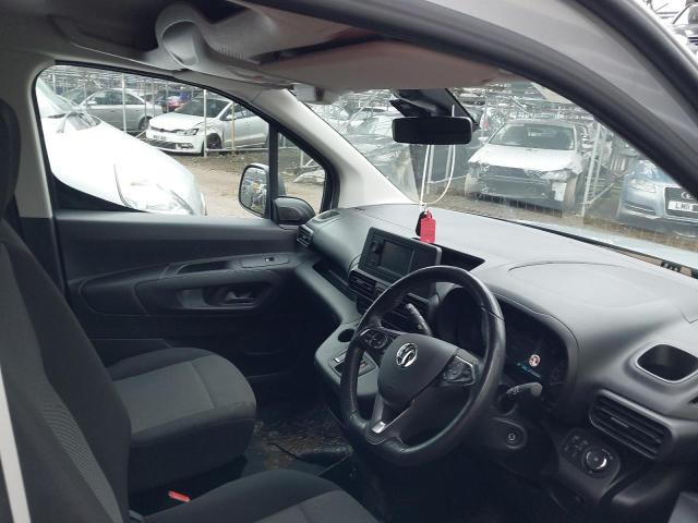 2022 VAUXHALL COMBO-E 23