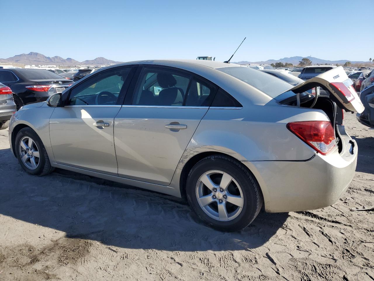 2014 Chevrolet Cruze - Image 2