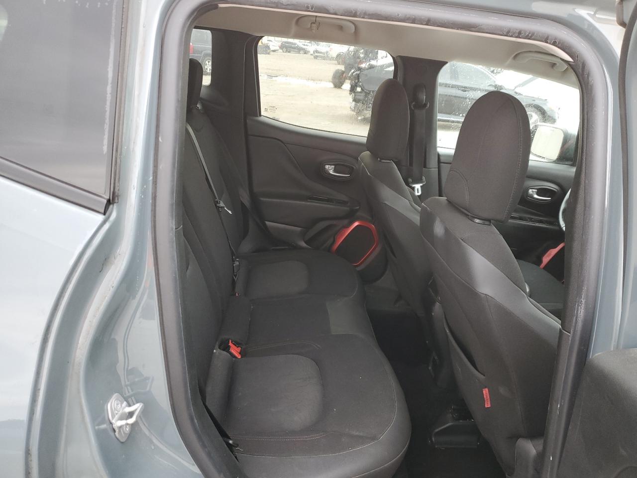 2015 Jeep Renegade - Image 10