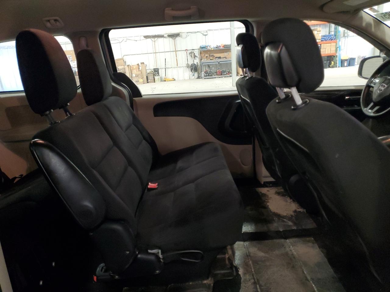 2015 Dodge Caravan - Image 11