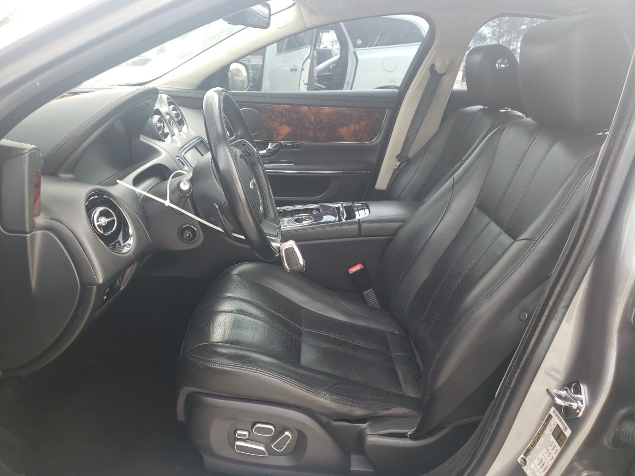 2012 Jaguar XJ - Image 7