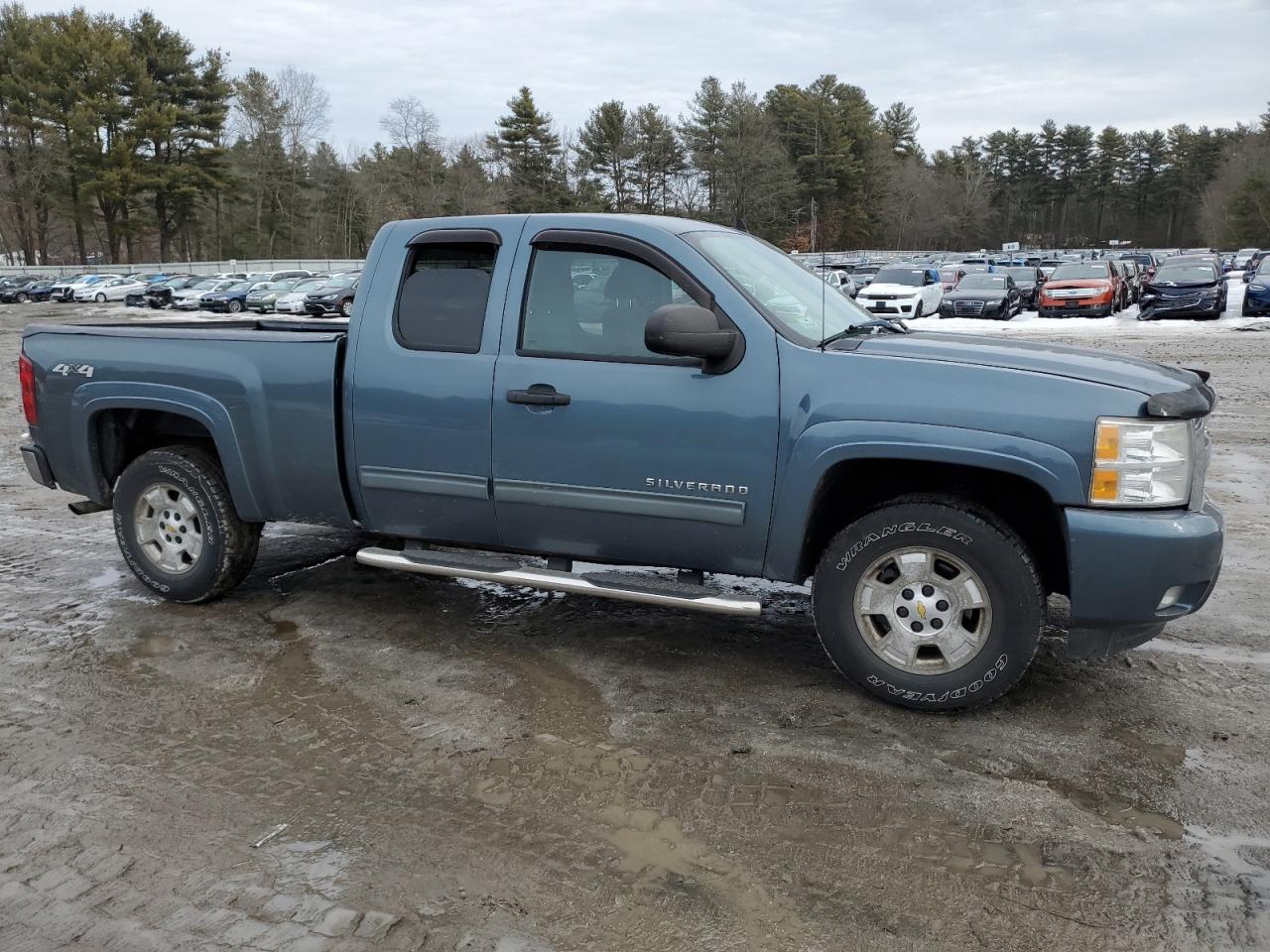 2011 Chevrolet Silverado - Image 4