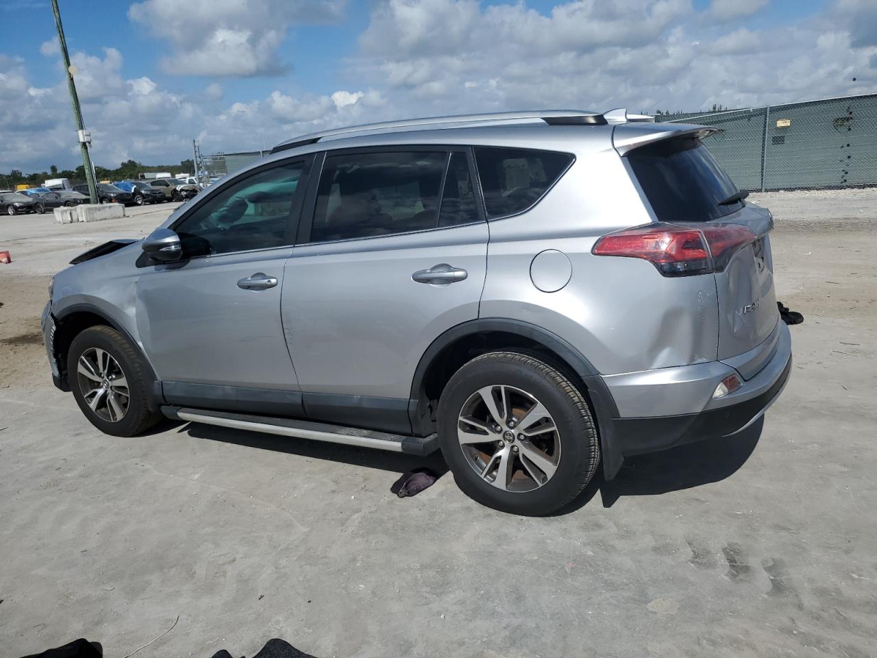 2016 Toyota RAV 4 - Image 2