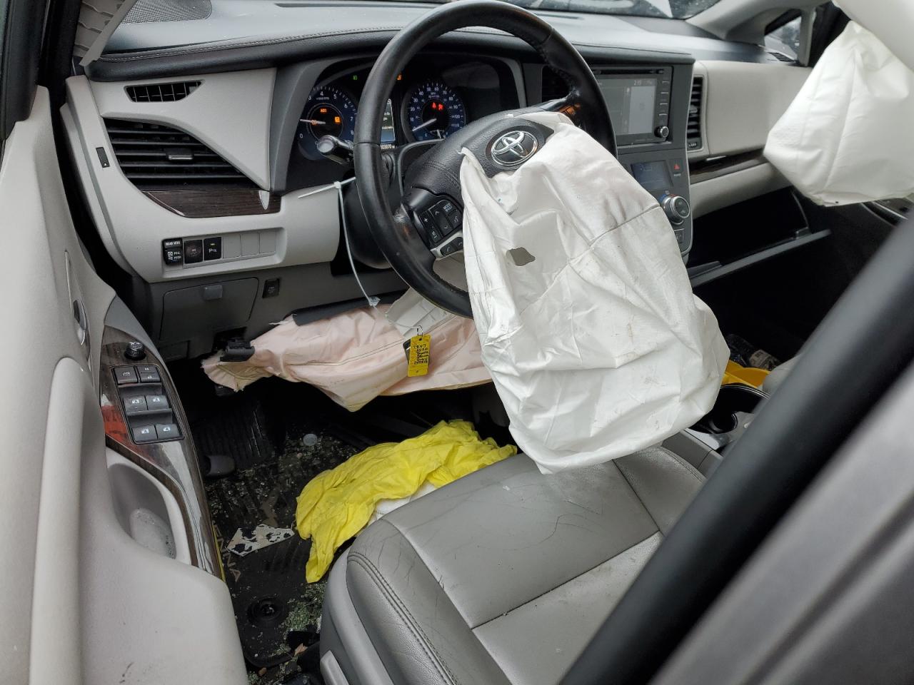 2020 Toyota Sienna - Image 8
