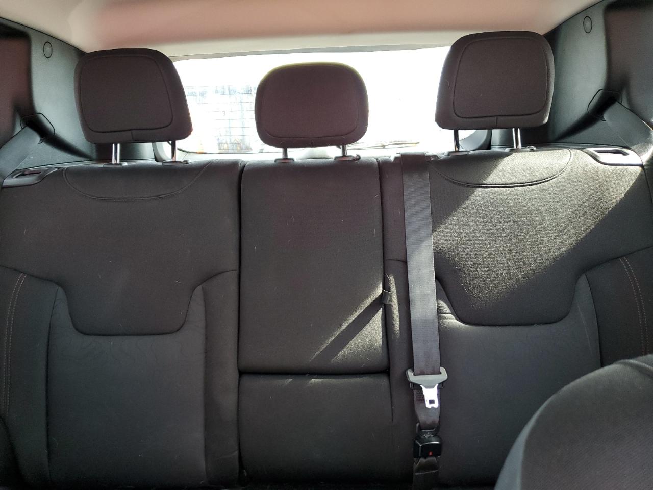 2017 Jeep Renegade - Image 10