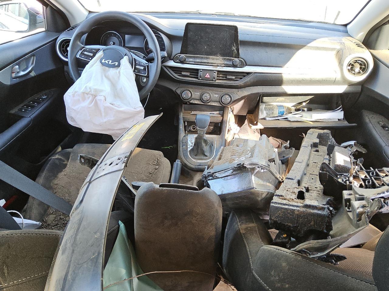 2024 Kia Forte - Image 8