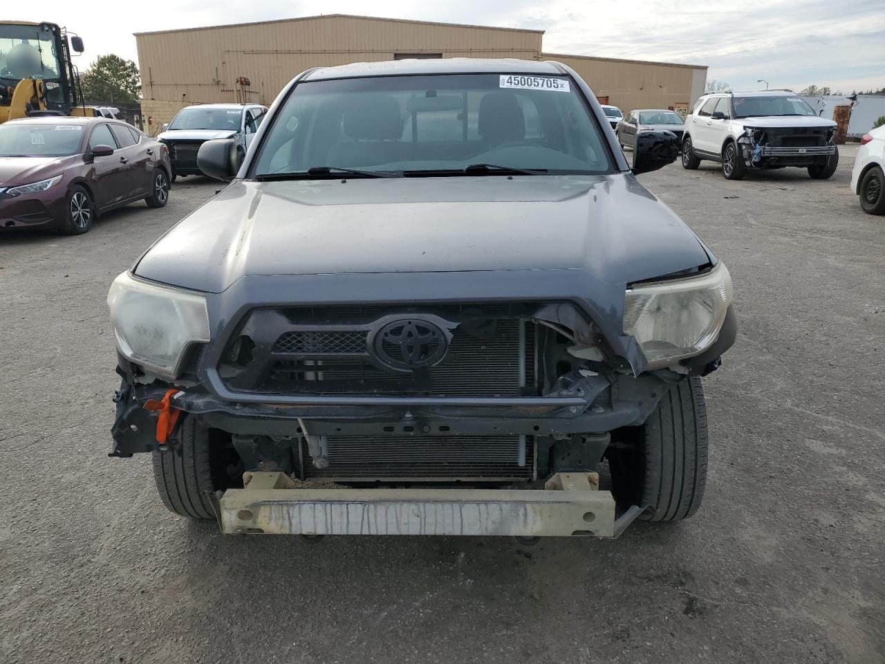 2014 Toyota Tacoma - Image 5
