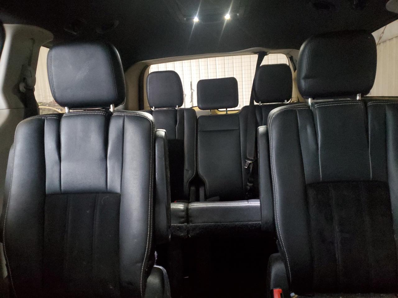 2018 Dodge Caravan - Image 10