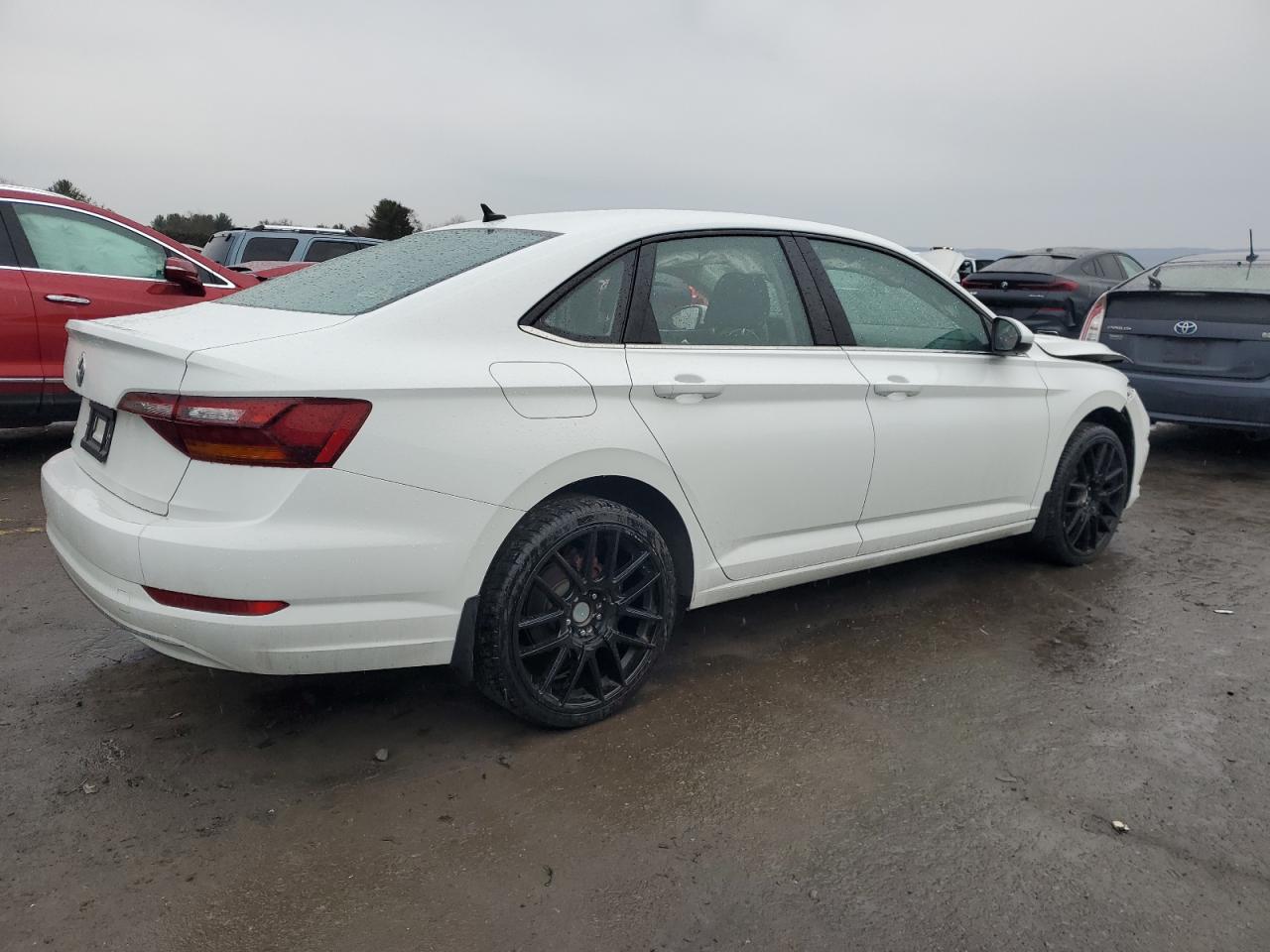 2019 Volkswagen Jetta - Image 3