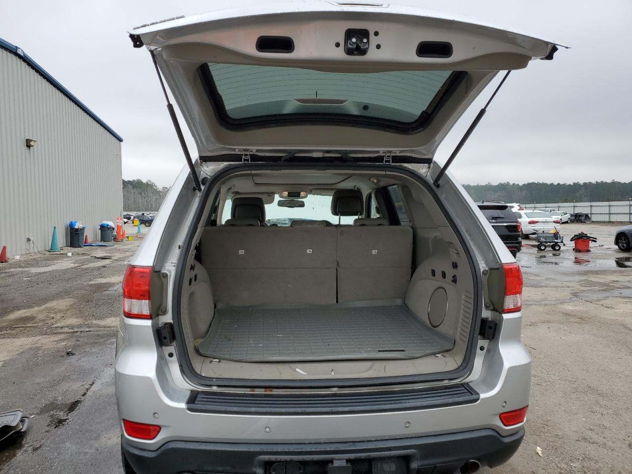 2011 Jeep Grand Cherokee - Image 6