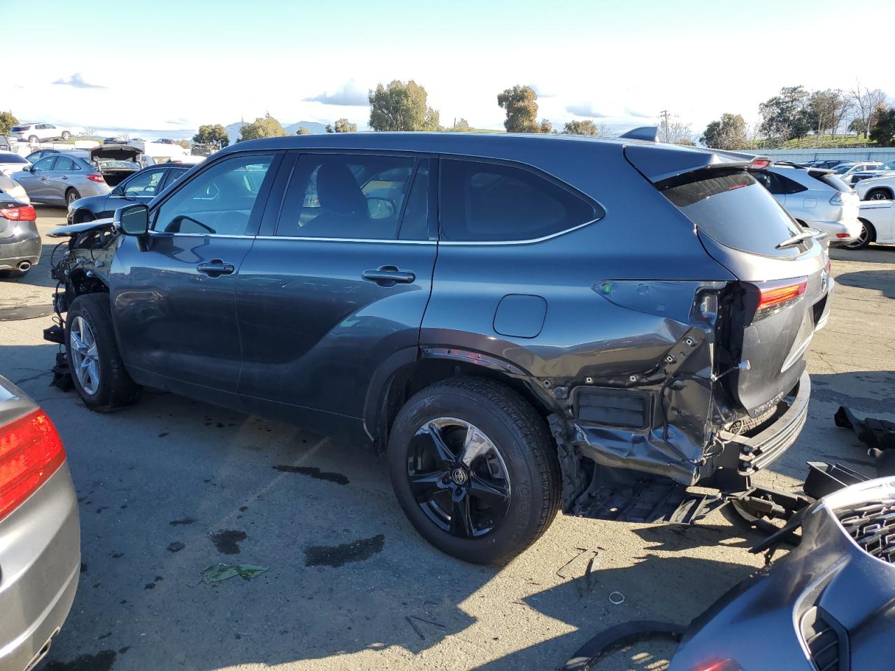 2020 Toyota Highlander - Image 2